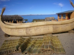 Les barques de totora, ara només per las turistes